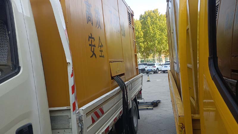 林周如何判断柴油发电机组和UPS电源的切换时间是否符合要求？