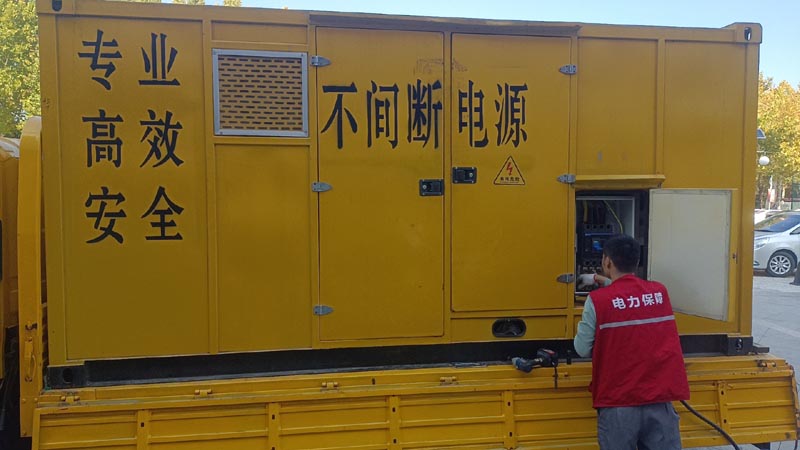 林周柴油发电机组和UPS电源配合使用时，如何避免切换过程中的电力中断？